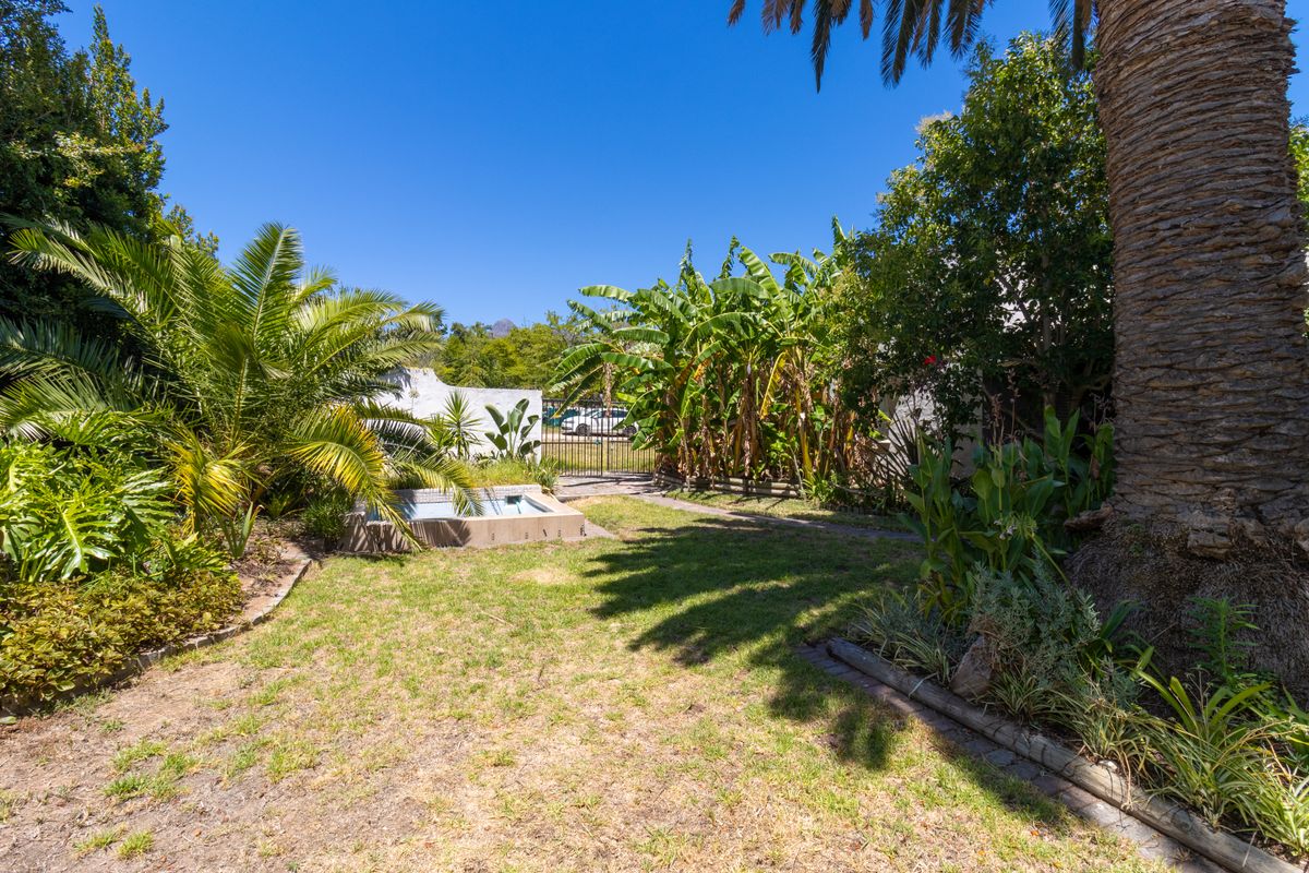 Spacious Family Home with Optional Furnishing & Flatlet – Available Immediately in Raithby - Photo 3