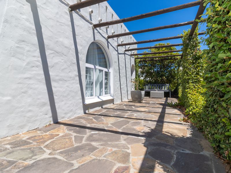 Spacious Family Home with Optional Furnishing & Flatlet – Available Immediately in Raithby - Photo 10