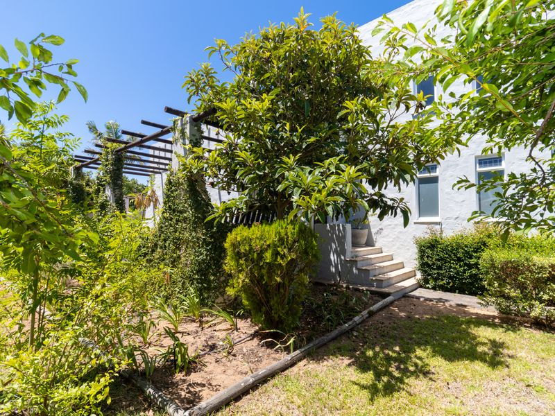 Spacious Family Home with Optional Furnishing & Flatlet – Available Immediately in Raithby - Photo 6