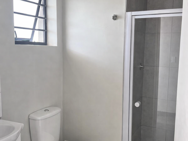 Neat and Modern 2 Bedroom Apartment - Photo 5