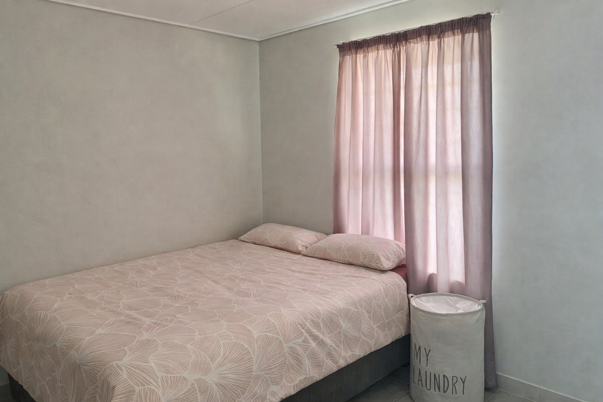 Neat and Modern 2 Bedroom Apartment - Photo 3