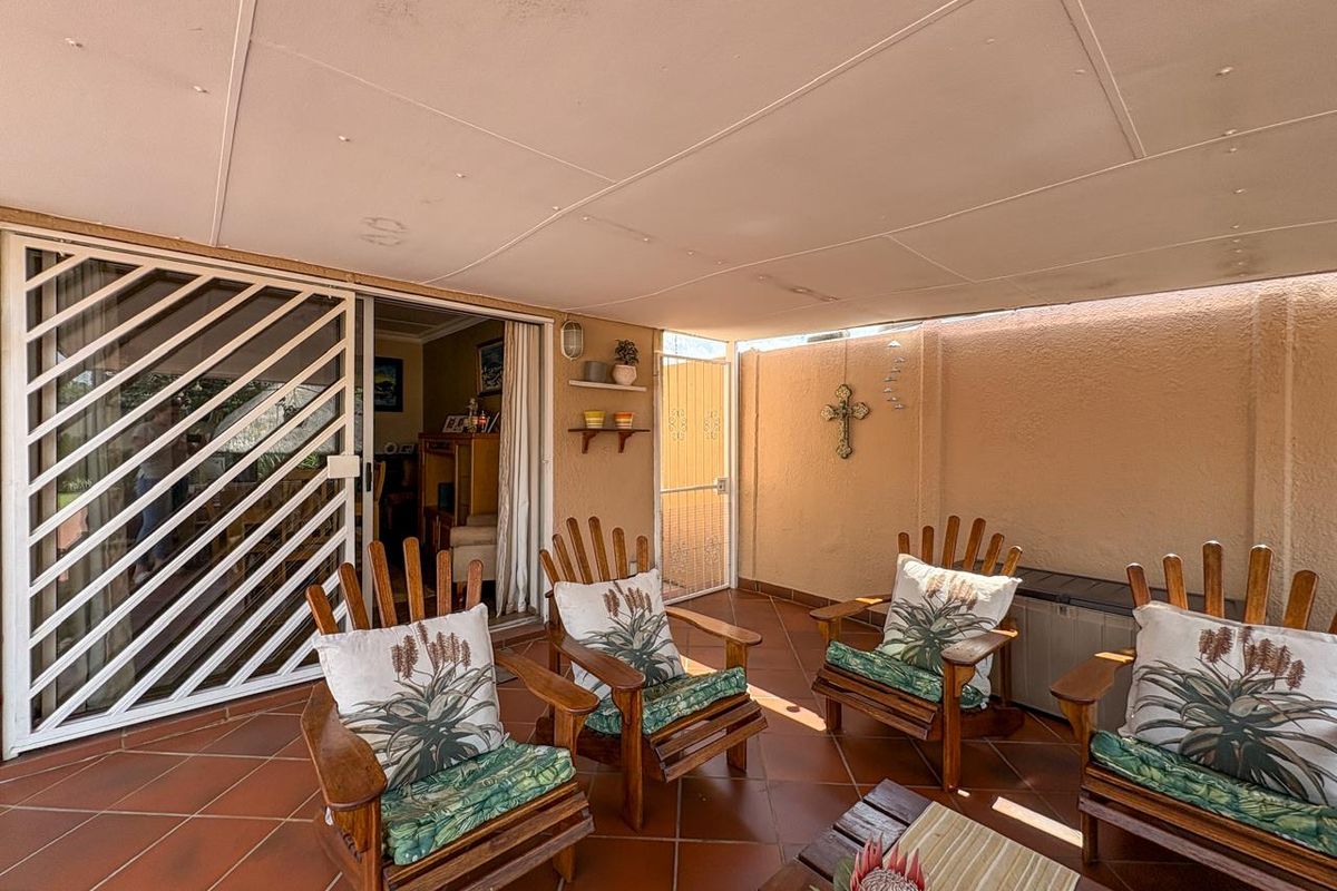 Breathtaking Home in Brenthurst - Photo 5