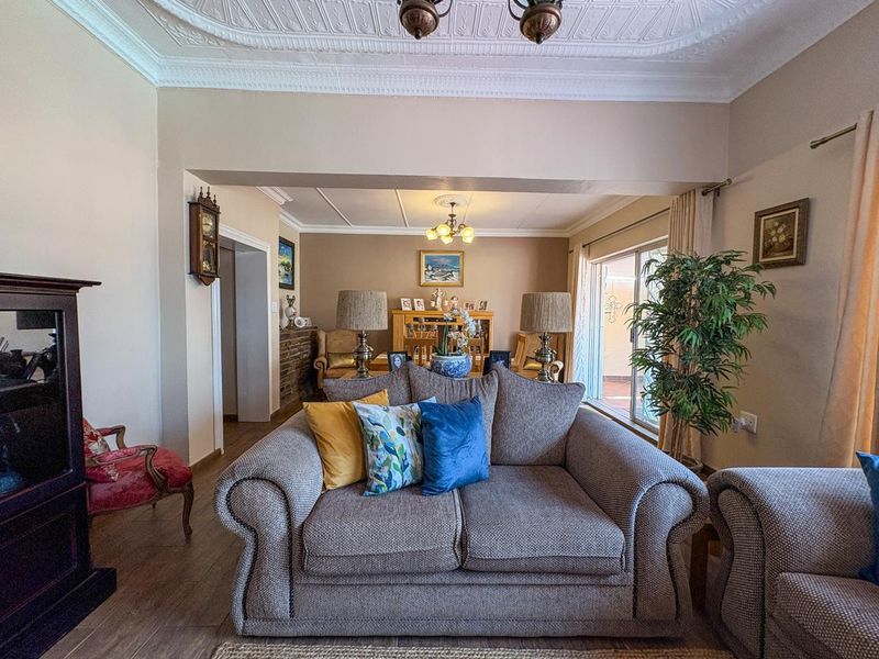 Breathtaking Home in Brenthurst - Photo 10
