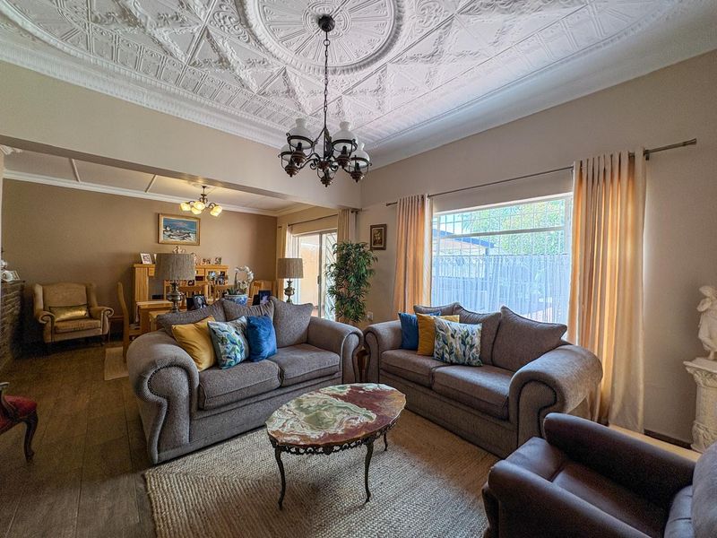 Breathtaking Home in Brenthurst - Photo 8