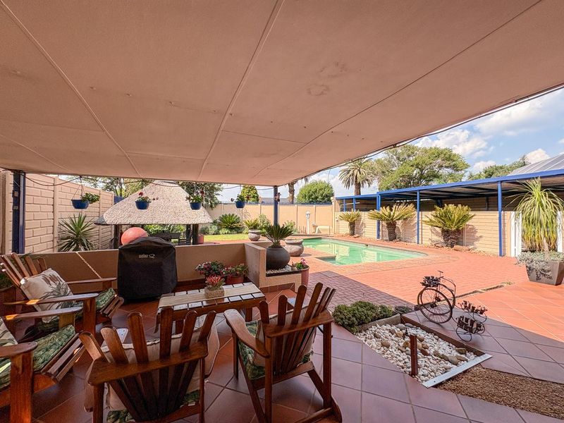 Breathtaking Home in Brenthurst - Photo 6