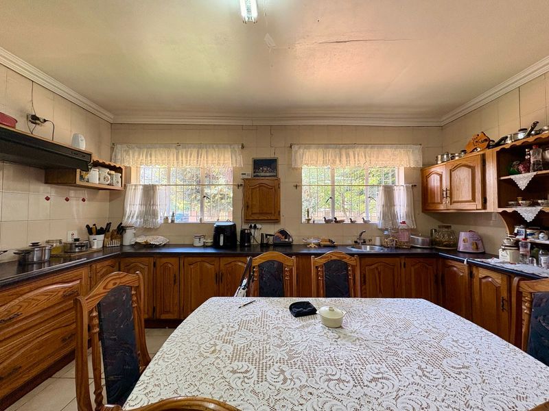 Super size family home in Larrendale - Photo 9