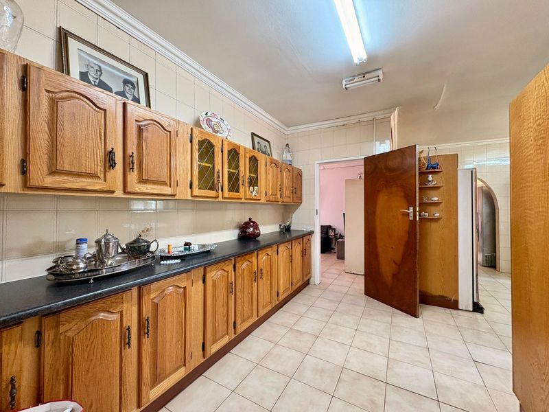 Super size family home in Larrendale - Photo 8