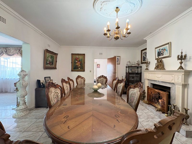 Super size family home in Larrendale - Photo 2