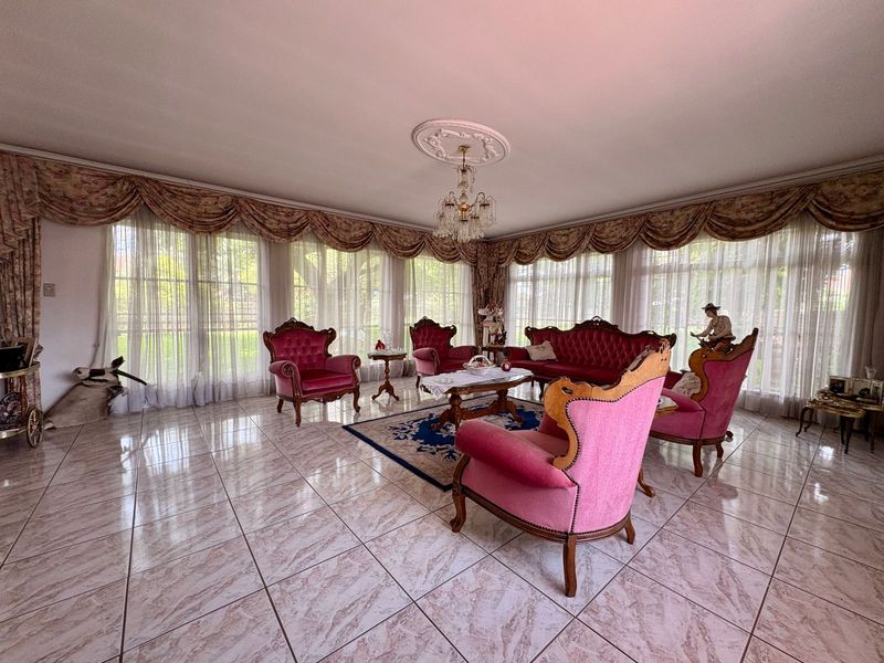 Super size family home in Larrendale - Photo 4