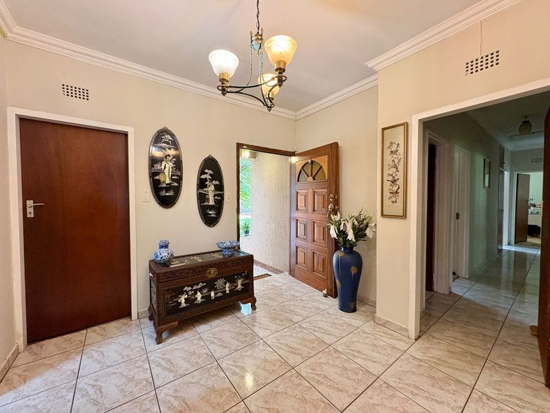 Super size family home in Larrendale - Photo 7