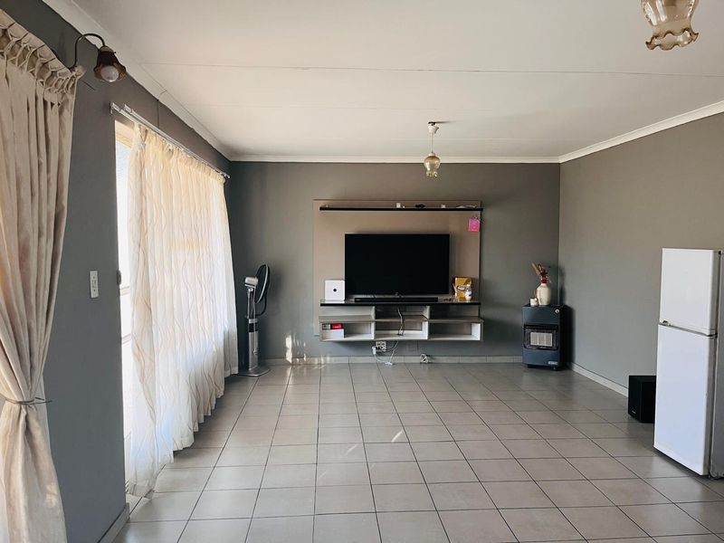 House Rental Monthly In Witbank - Photo 2