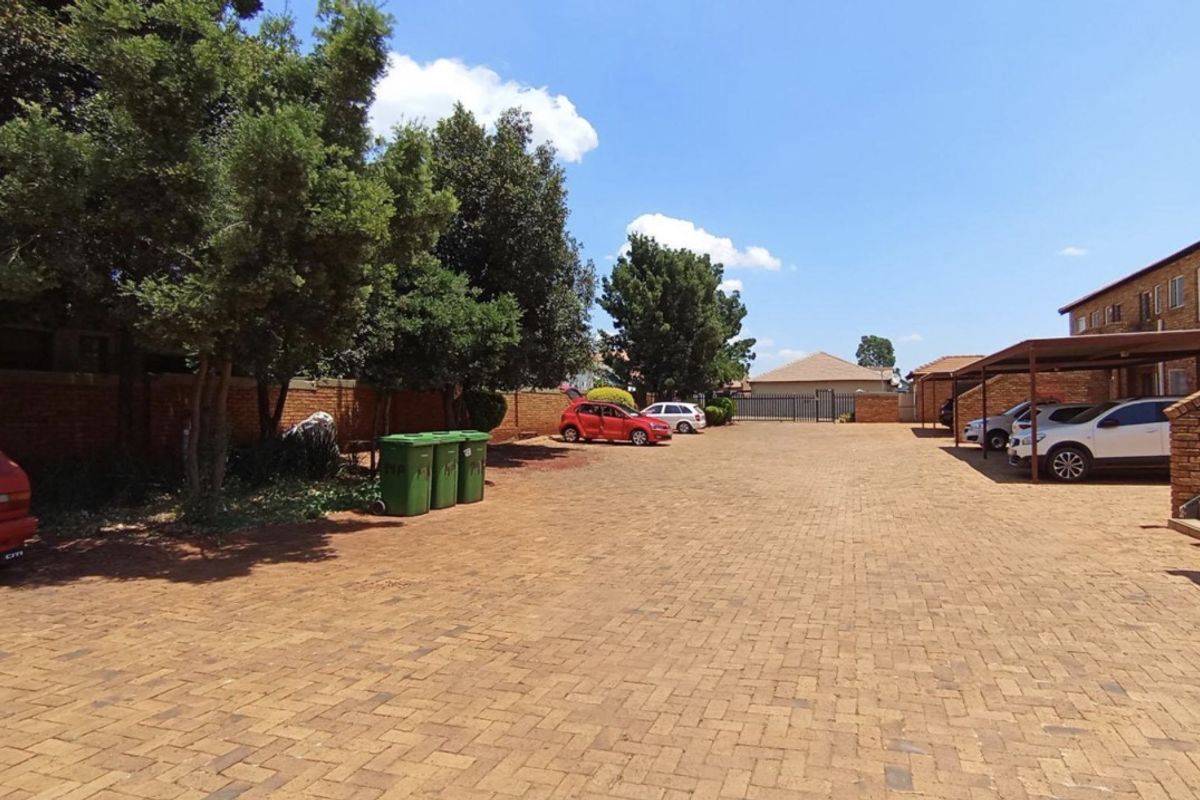Apartment For Sale In Pretoria - Photo 4