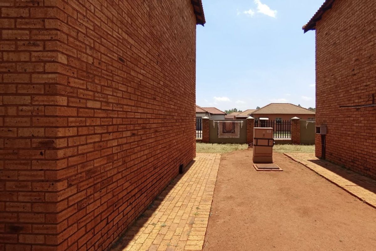 Apartment For Sale In Pretoria - Photo 3