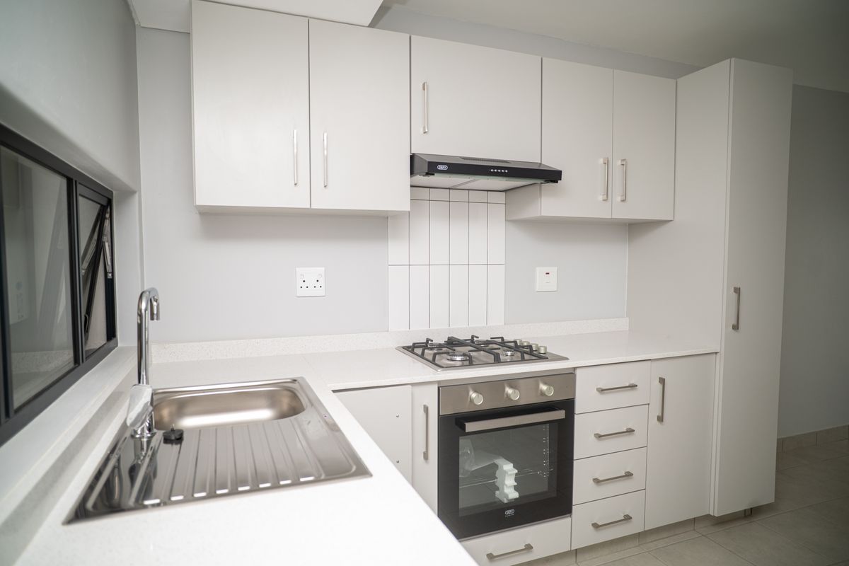 Modern Comfort, Prime Location in Emberton Estate - Photo 5