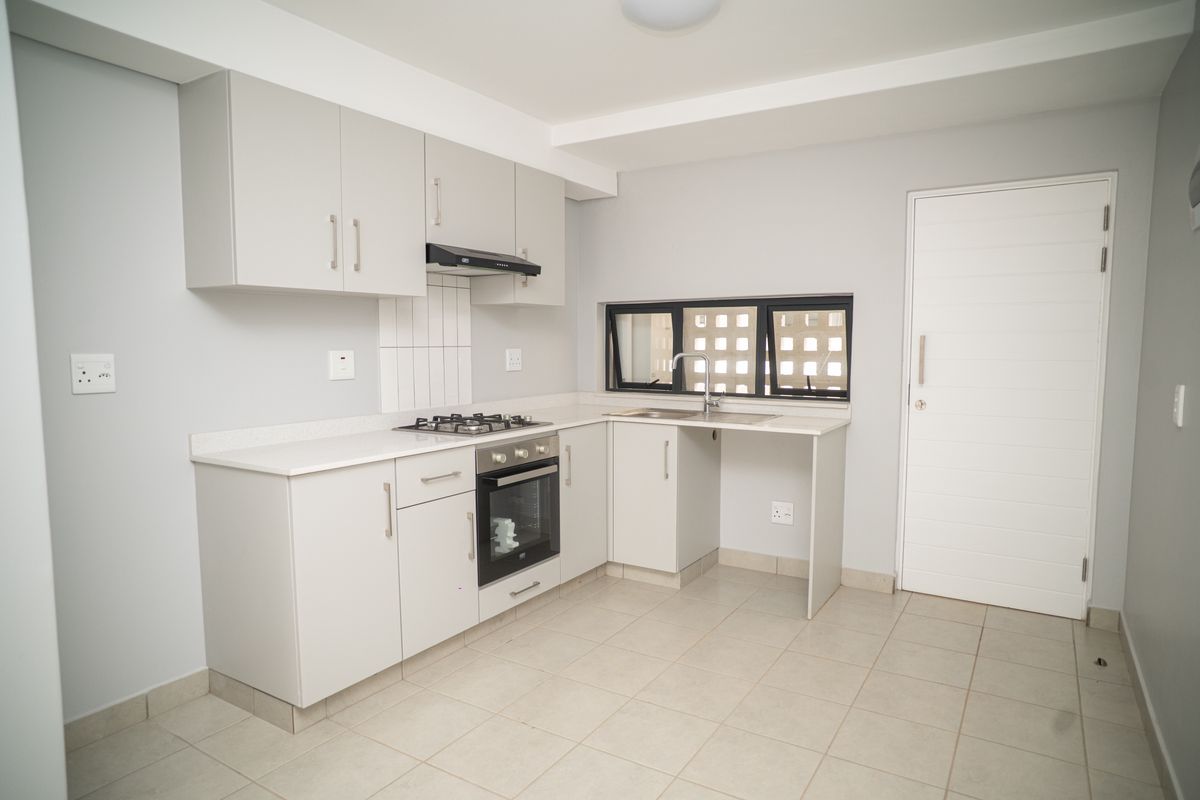 2 Bedroom  Apartment in the Newly Built Section of Emberton Estate - Photo 3