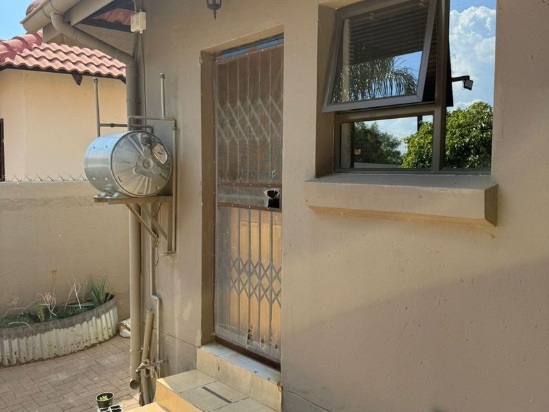 Charming 3-Bed Family Haven in Secure Melodie Estate for R2 mil - Photo 10