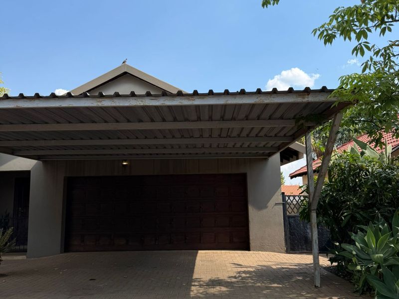 Charming 3-Bed Family Haven in Secure Melodie Estate for R2 mil - Photo 4