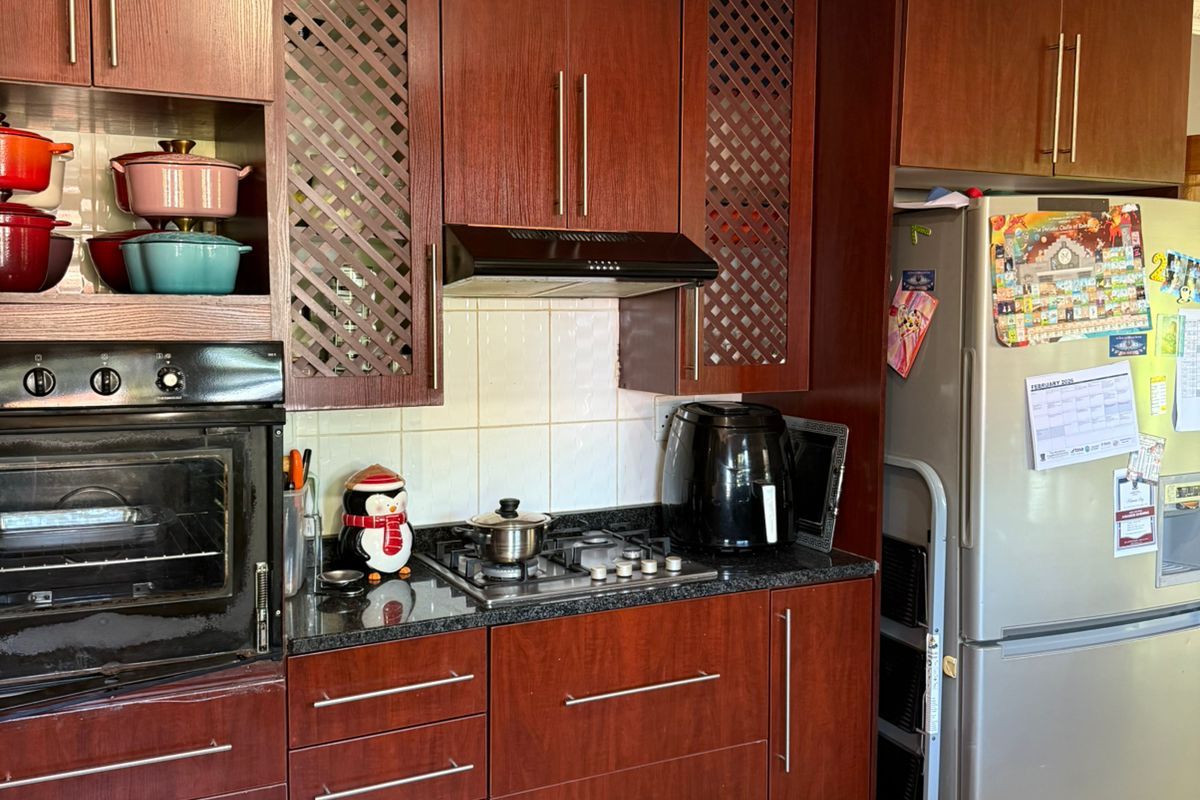 Charming 3-Bed Family Haven in Secure Melodie Estate for R2 mil - Photo 2