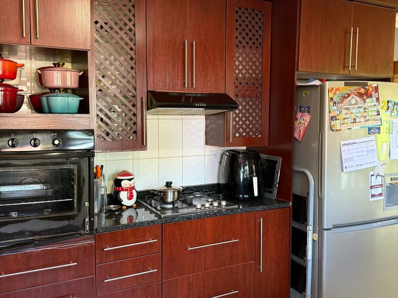 Charming 3-Bed Family Haven in Secure Melodie Estate for R2 mil - Photo 2