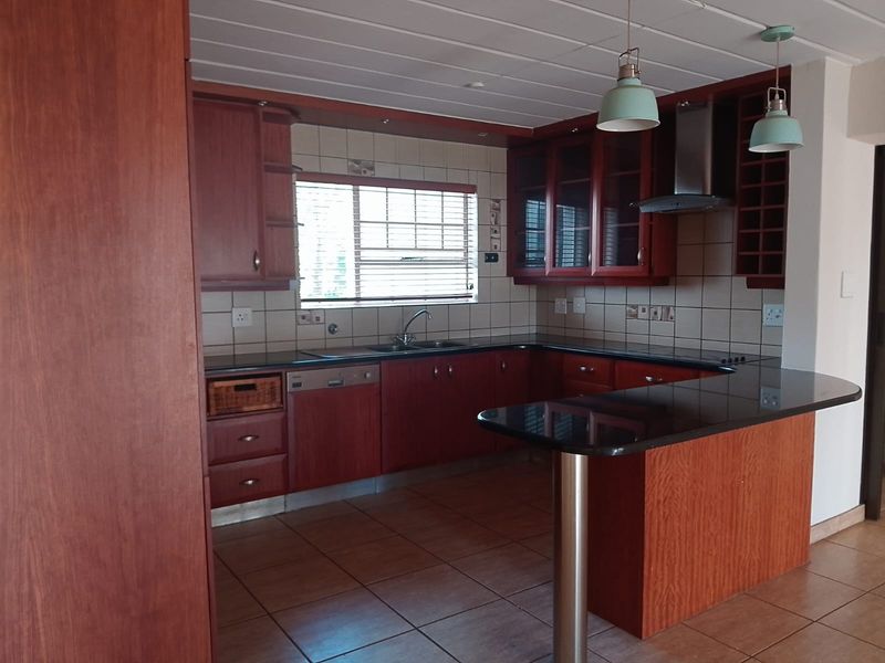 Spacious 172m2 Double Unit with Dam Access & Premium Lifestyle Living - Photo 9