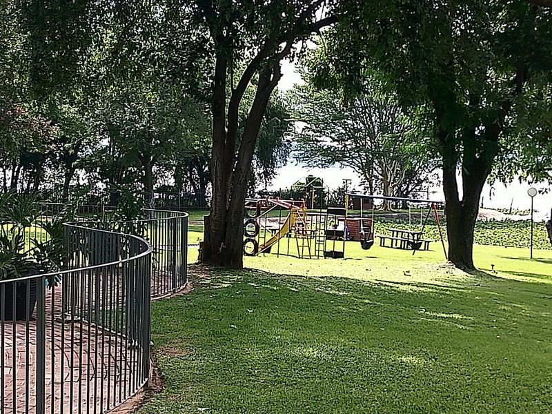 Spacious 172m2 Double Unit with Dam Access & Premium Lifestyle Living - Photo 3