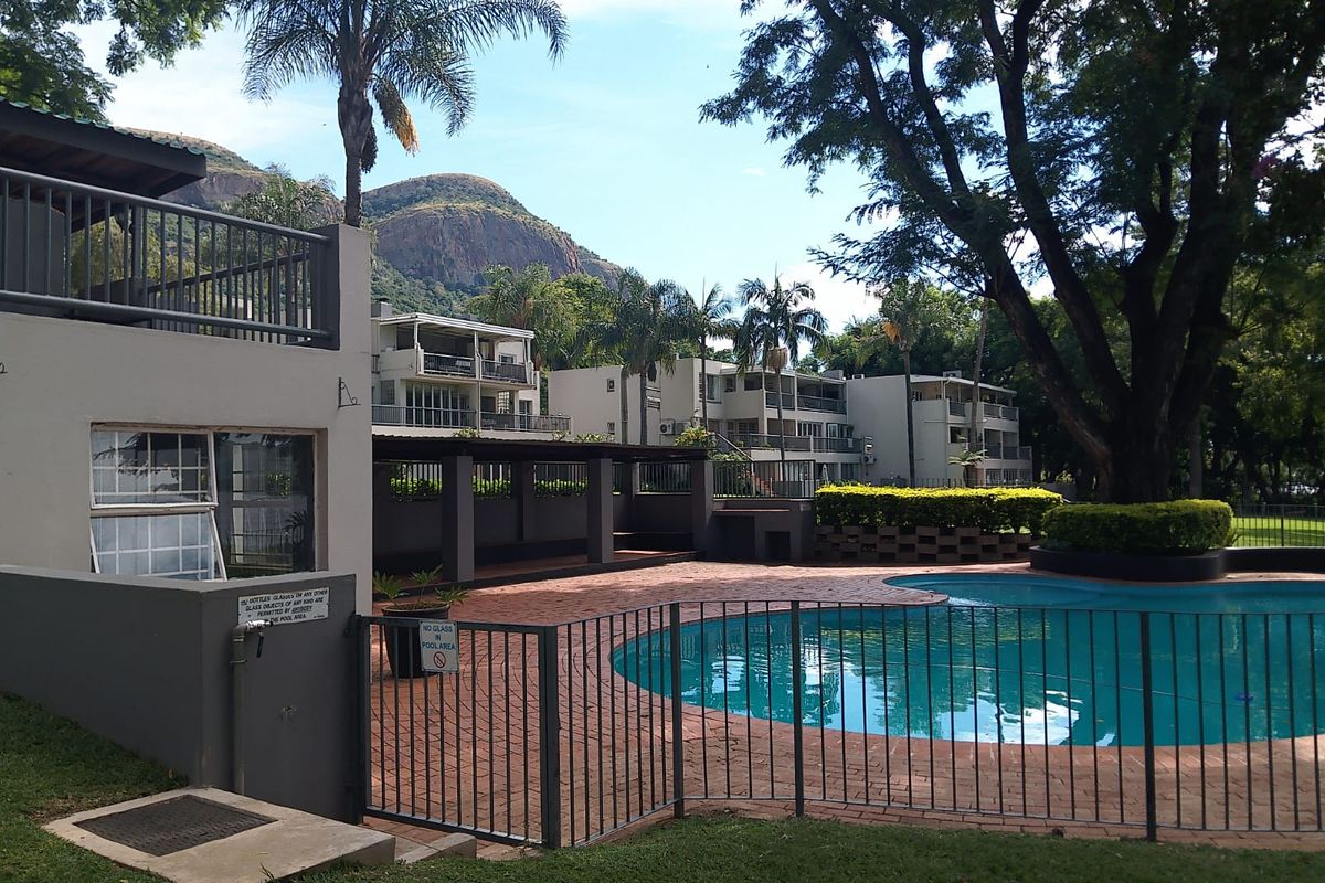 Spacious 172m2 Double Unit with Dam Access & Premium Lifestyle Living - Photo 4