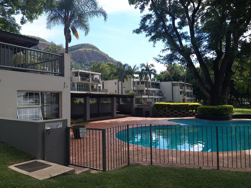 Spacious 172m2 Double Unit with Dam Access & Premium Lifestyle Living - Photo 4