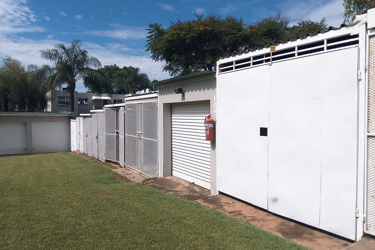 Spacious 172m2 Double Unit with Dam Access & Premium Lifestyle Living - Photo 2