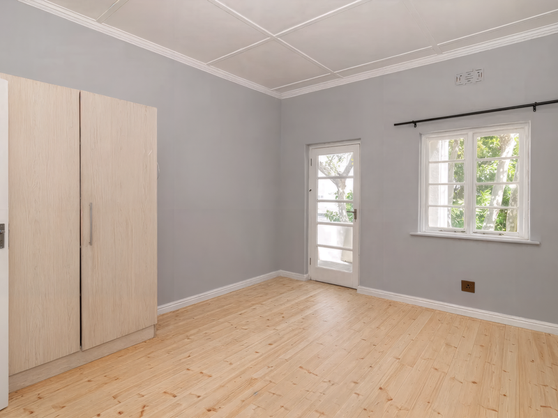 Spacious 2-Bedroom Apartment on High Level Road - Photo 9