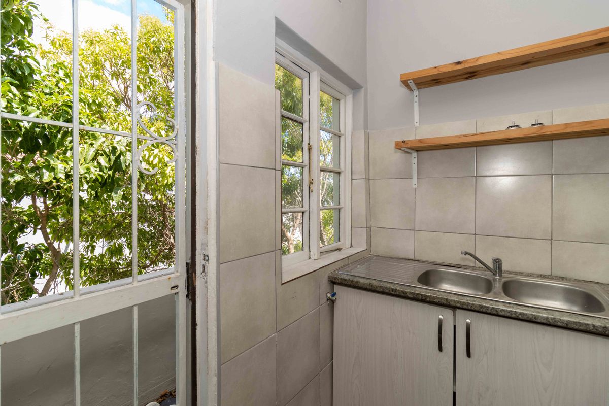 Spacious 2-Bedroom Apartment on High Level Road - Photo 5