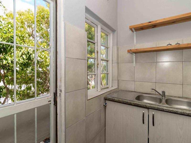 Spacious 2-Bedroom Apartment on High Level Road - Photo 5