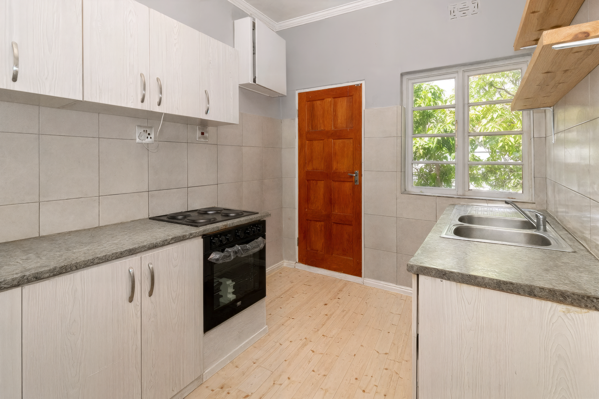 Spacious 2-Bedroom Apartment on High Level Road - Photo 2