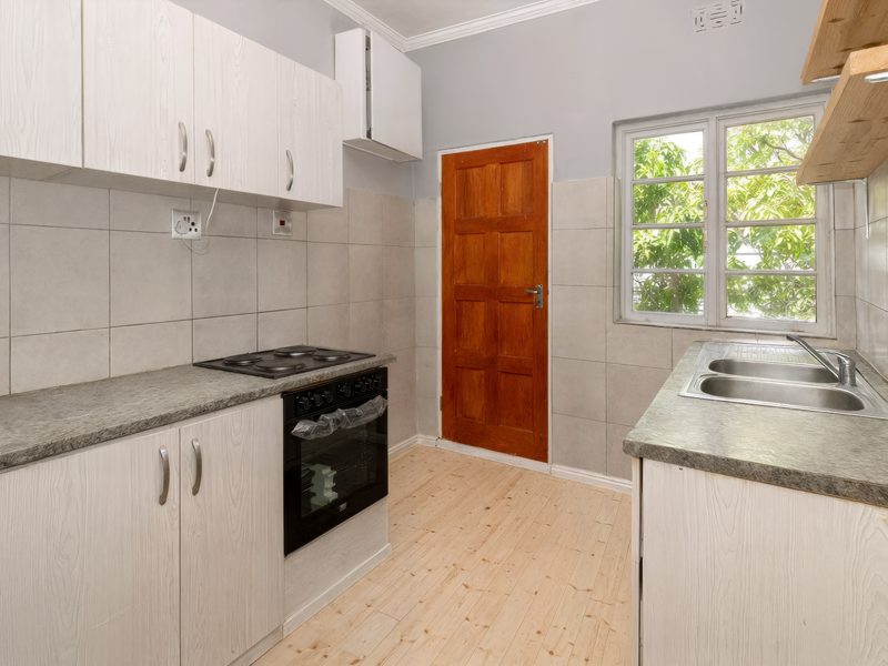 Spacious 2-Bedroom Apartment on High Level Road - Photo 2