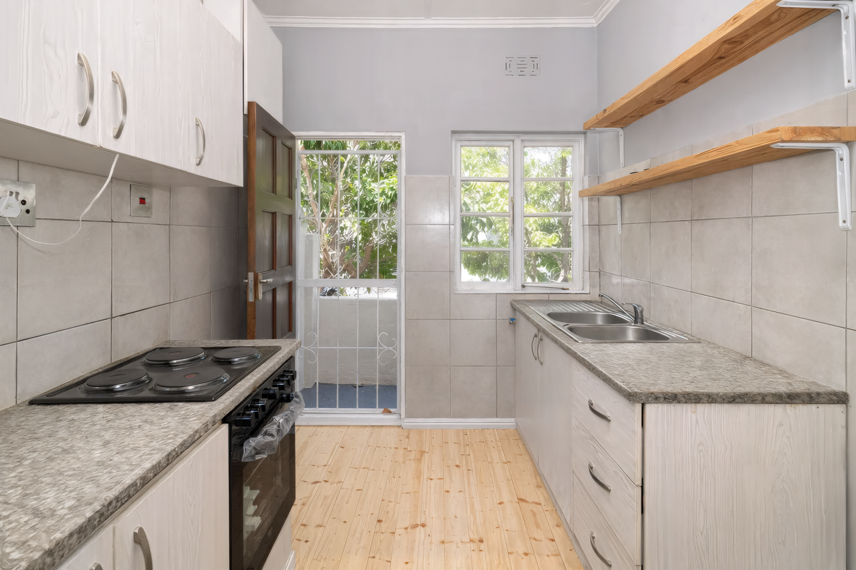 Spacious 2-Bedroom Apartment on High Level Road - Photo 3