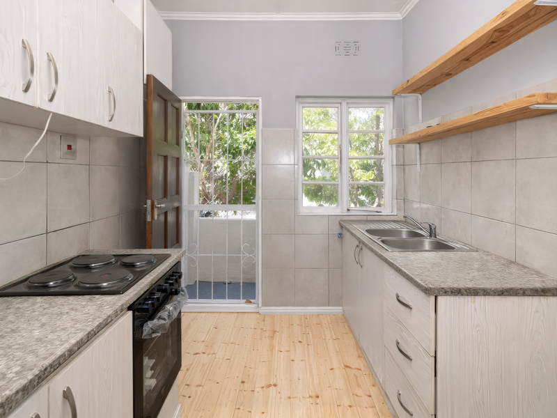 Spacious 2-Bedroom Apartment on High Level Road - Photo 3