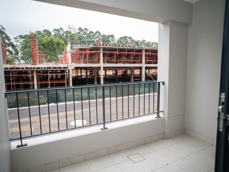 2 Bedroom Apartment in the Newly Built Section of Emberton Estate - Photo 8