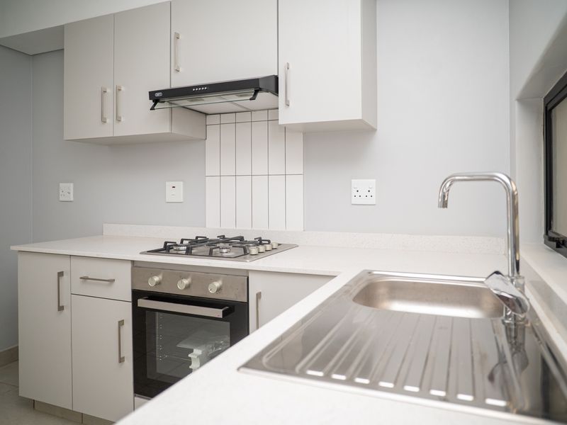 2 Bedroom Apartment in the Newly Built Section of Emberton Estate - Photo 3