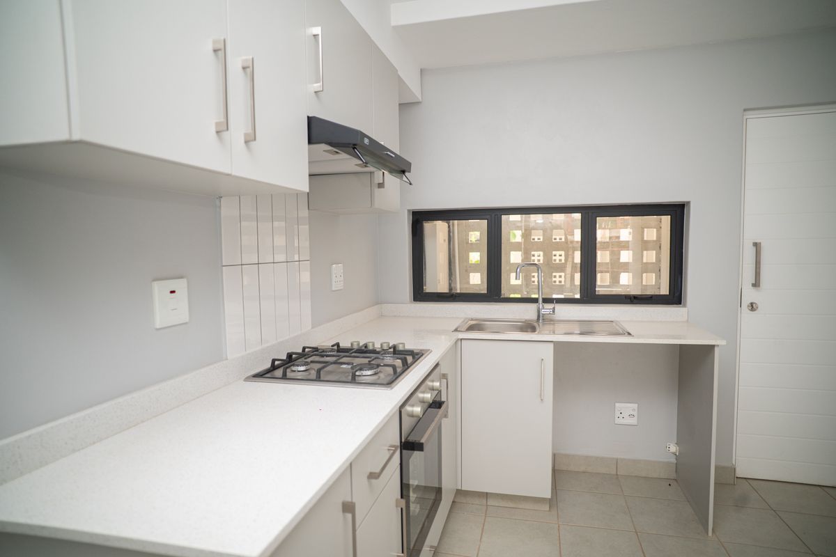 2 Bedroom Apartment in the Newly Built Section of Emberton Estate - Photo 4