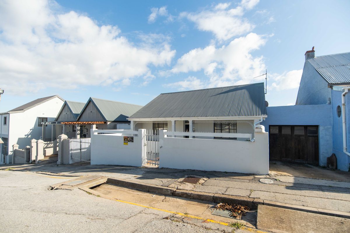 4 Bedroom Home including Flatlet, Pool & Entertainment Area – Ideal Investment or First-Time Buy! - Photo 2