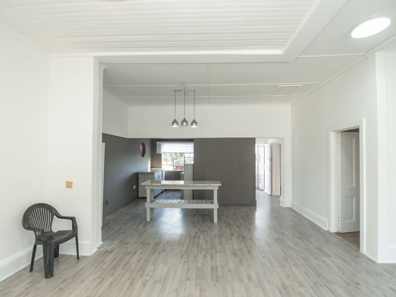 4 Bedroom Home including Flatlet, Pool & Entertainment Area – Ideal Investment or First-Time Buy! - Photo 4