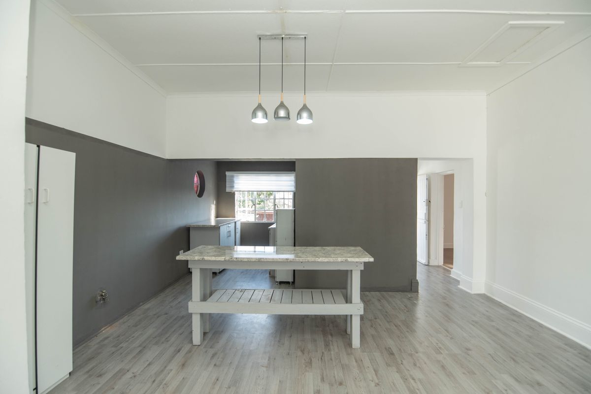 4 Bedroom Home including Flatlet, Pool & Entertainment Area – Ideal Investment or First-Time Buy! - Photo 3