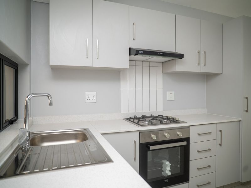 Brand-New 2 Bedroom, 2 Bathroom Apartment to Rent at AVIVA Emberton - Photo 4