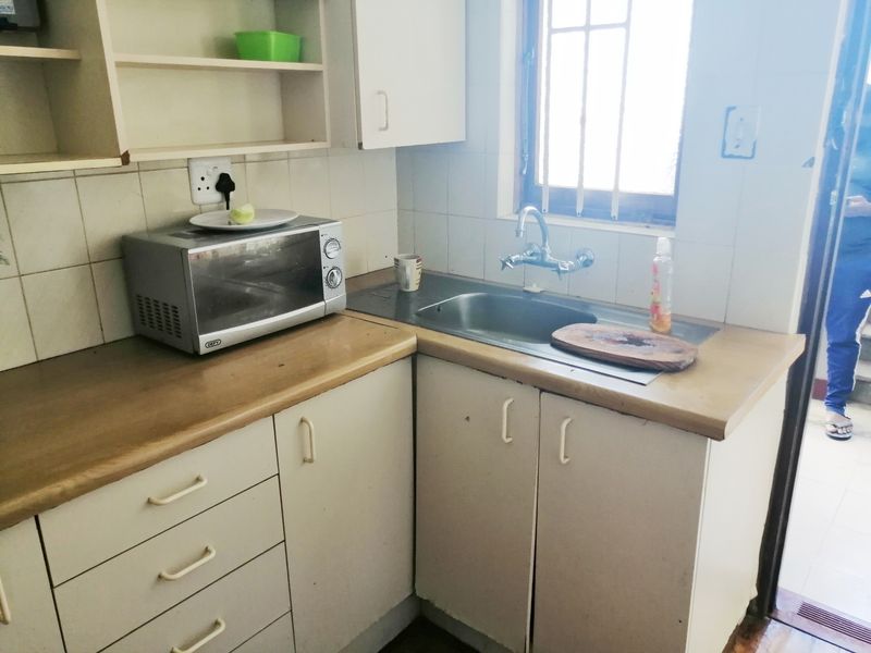 CENTRAL STUDIO / BACHELOR APARTMENT FOR RENT - Photo 8