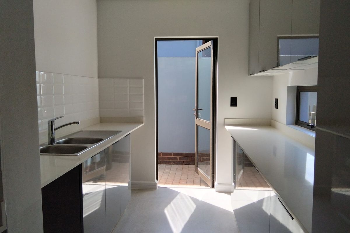 READY TO MOVE HOME LOCATED IN THE ONE OF THE PRESTIGIOUS ESTATES IN IZINGA - Photo 5