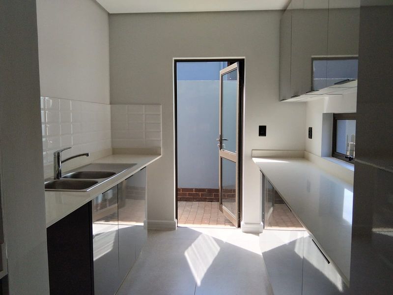 READY TO MOVE HOME LOCATED IN THE ONE OF THE PRESTIGIOUS ESTATES IN IZINGA - Photo 5