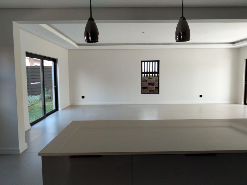 READY TO MOVE HOME LOCATED IN THE ONE OF THE PRESTIGIOUS ESTATES IN IZINGA - Photo 10