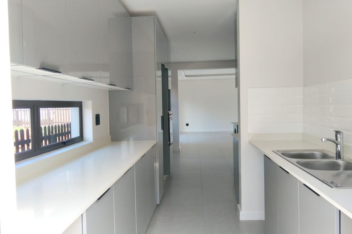 READY TO MOVE HOME LOCATED IN THE ONE OF THE PRESTIGIOUS ESTATES IN IZINGA - Photo 3