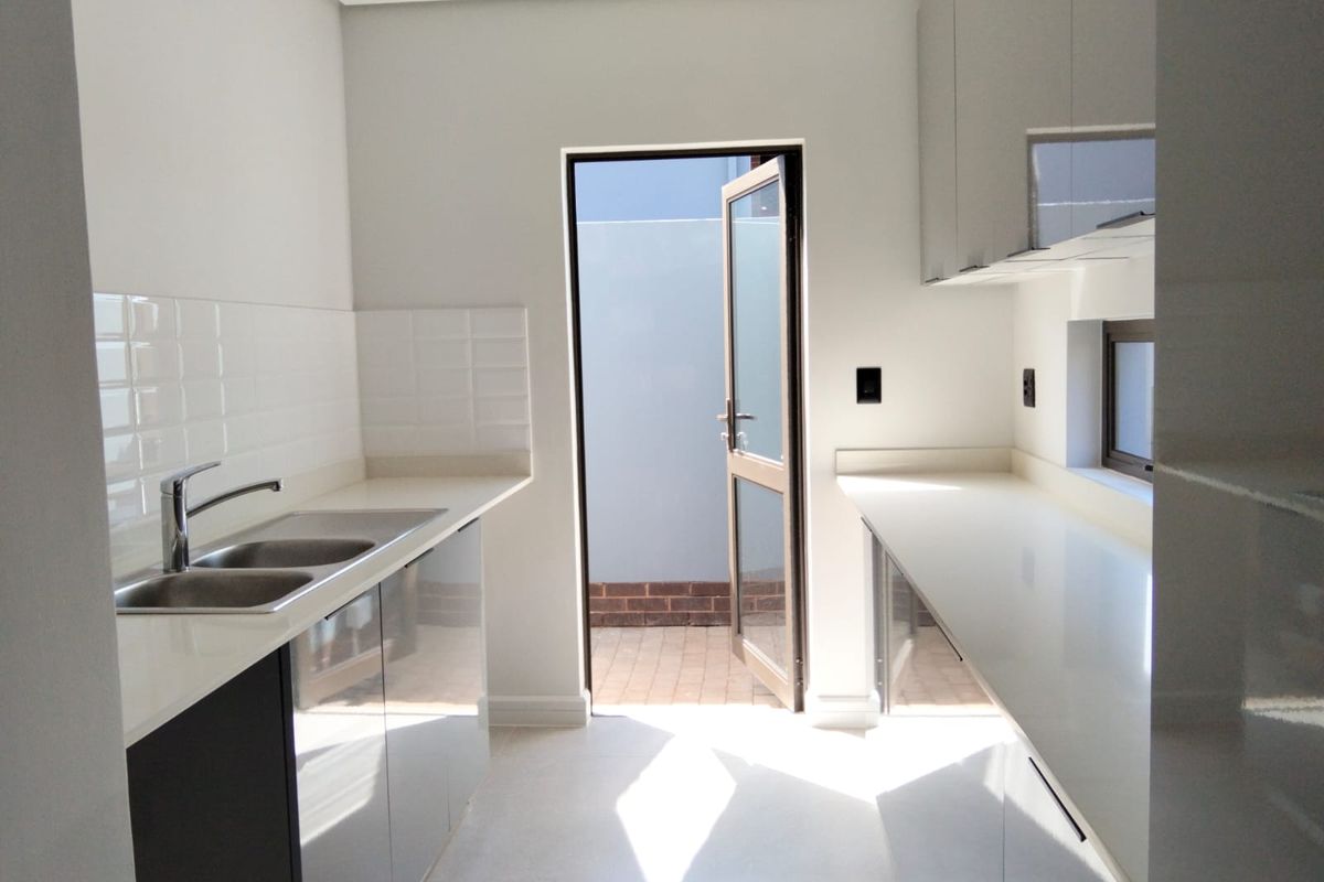 READY TO MOVE HOME LOCATED IN THE ONE OF THE PRESTIGIOUS ESTATES IN IZINGA - Photo 4