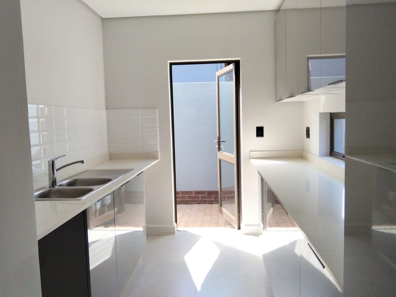 READY TO MOVE HOME LOCATED IN THE ONE OF THE PRESTIGIOUS ESTATES IN IZINGA - Photo 4