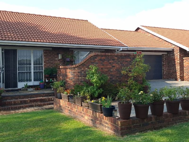 Two bedroom townhouse - Photo 2